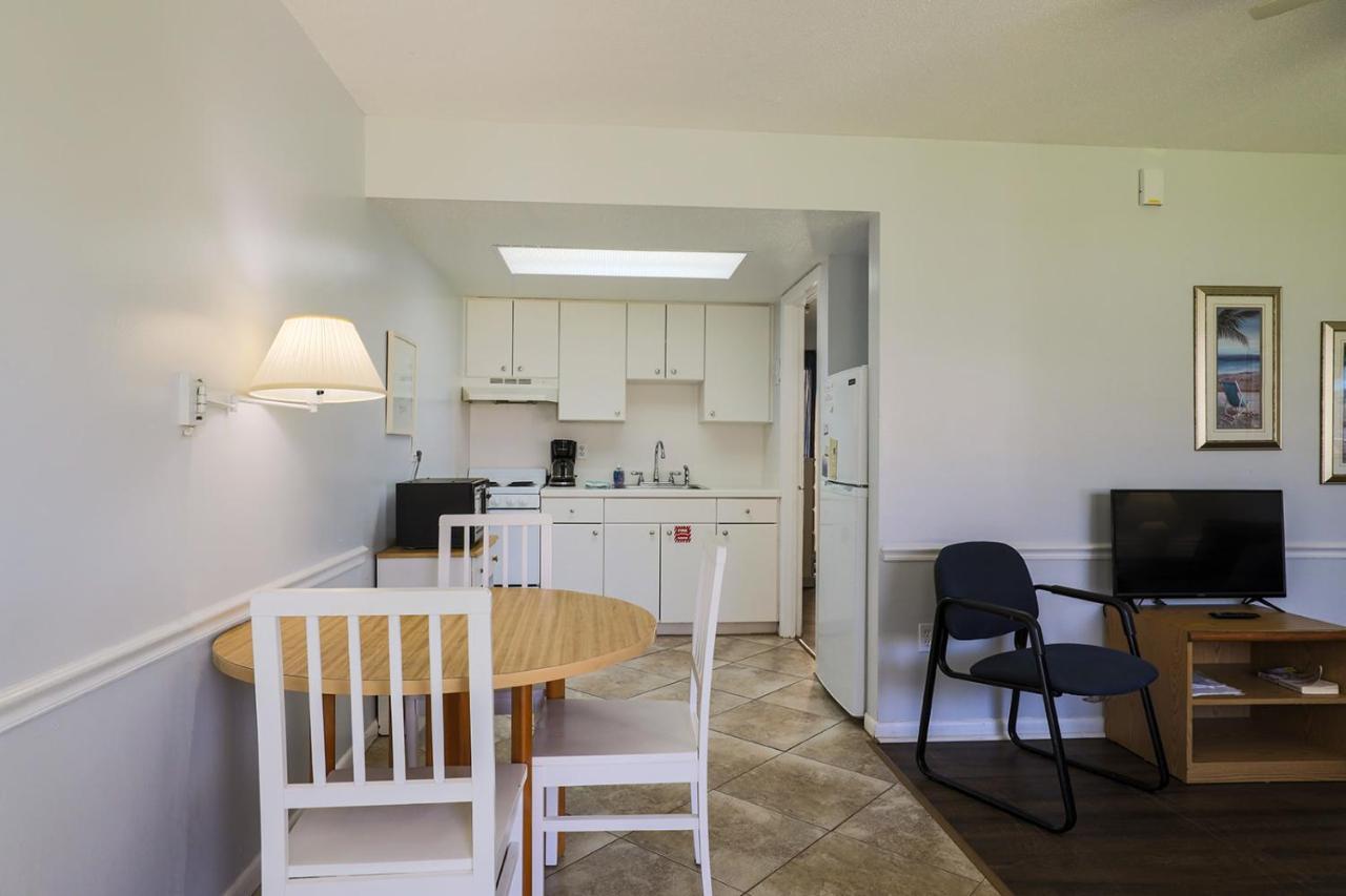 Coastal Waters Hotel New Smyrna Beach Buitenkant foto