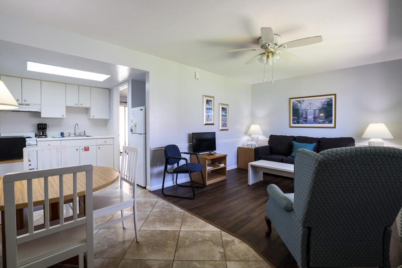 Coastal Waters Hotel New Smyrna Beach Buitenkant foto