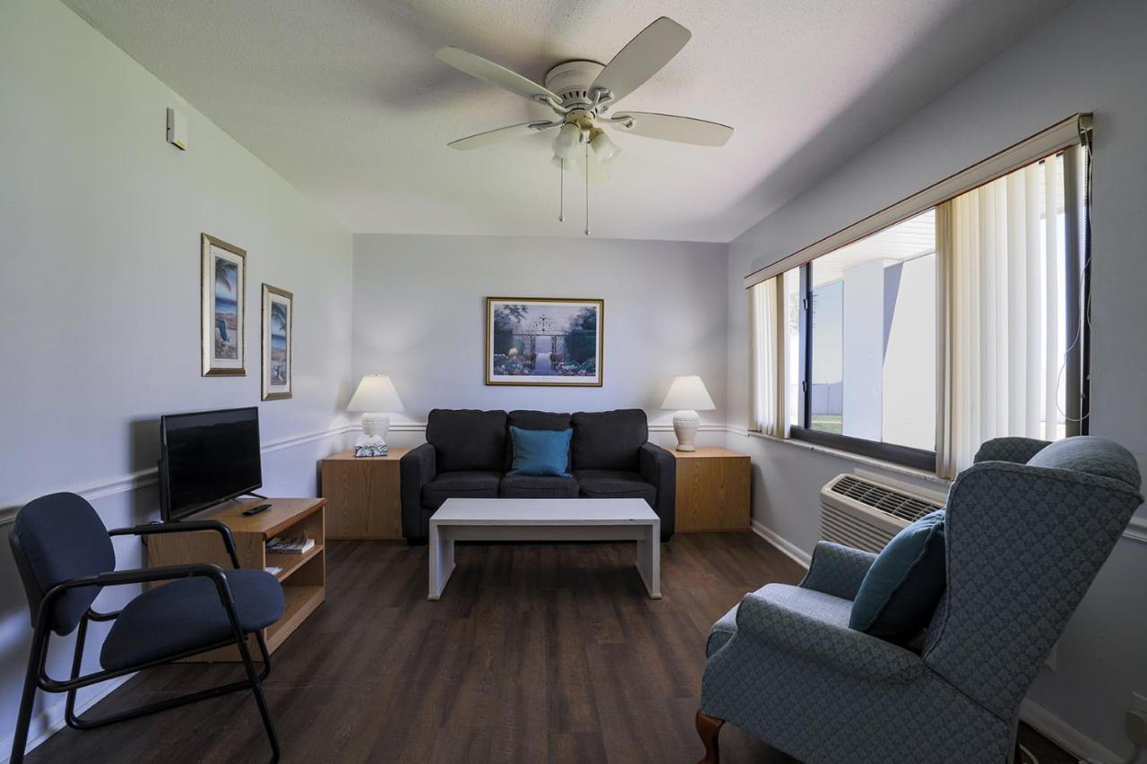 Coastal Waters Hotel New Smyrna Beach Buitenkant foto