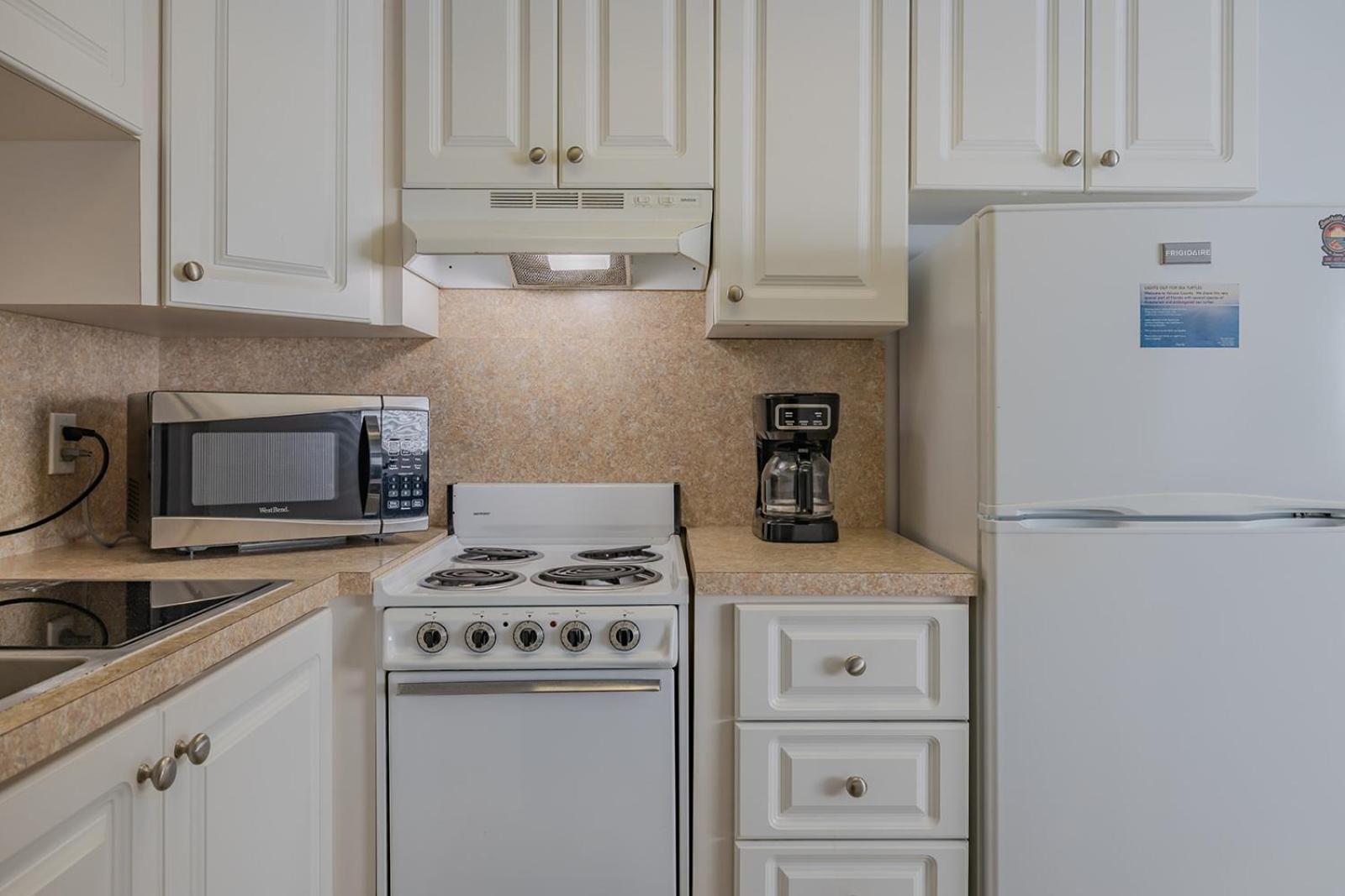 Coastal Waters Hotel New Smyrna Beach Buitenkant foto