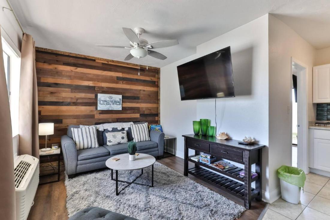 Coastal Waters Hotel New Smyrna Beach Buitenkant foto